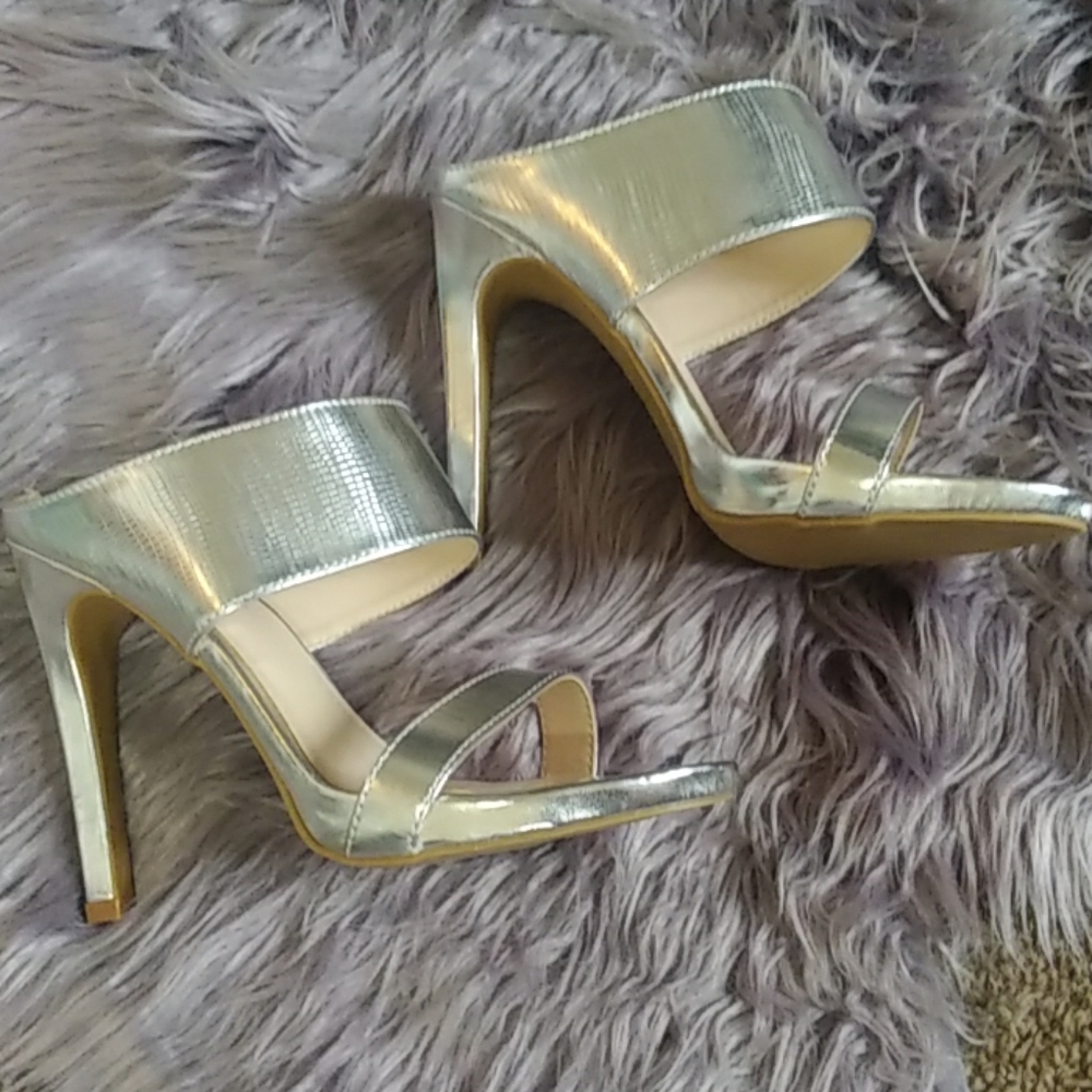 Heels - Picture 2 of 2